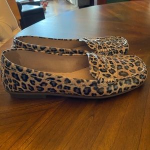 Patent leather leopard flats